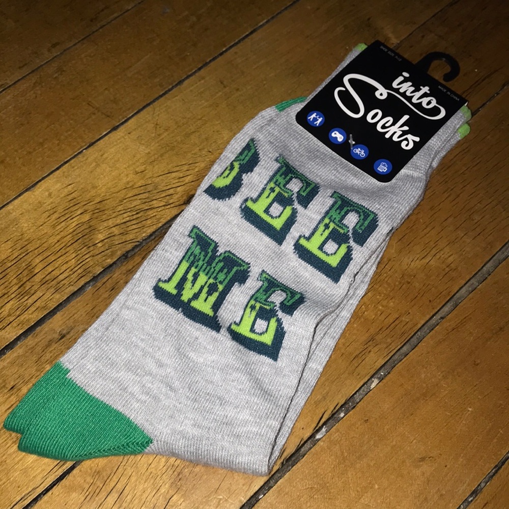 “Beer Me” Into Socks Men’s Gray‎ Crew Socks with Green Accents